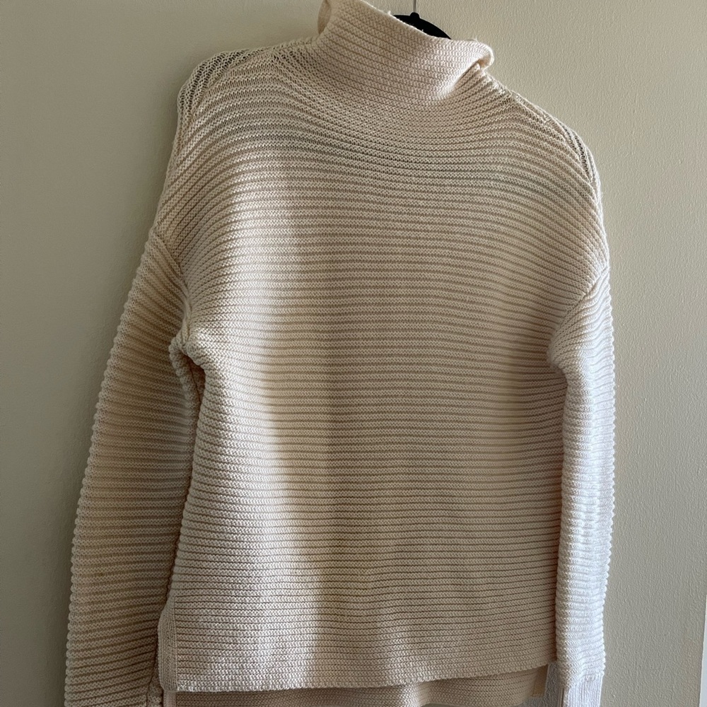 Athleta 100% Wool White Ribbed Sweater Turtle Neck